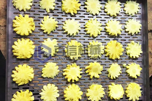 菠蘿烘干生產(chǎn)現(xiàn)場